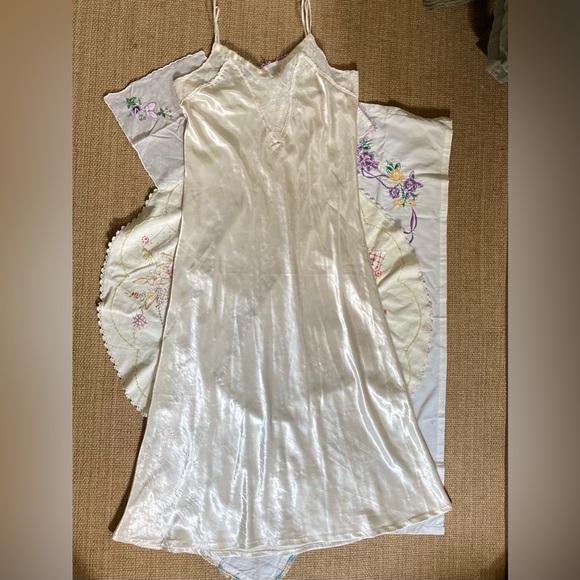 Satin silky lace ivory slip size Medium - Picture 2 of 6